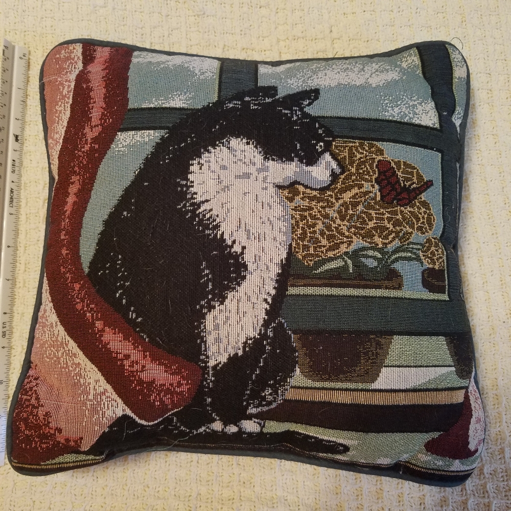 Cat throw pillow
 
Please go to my page and see ot - Picture 8 of 8